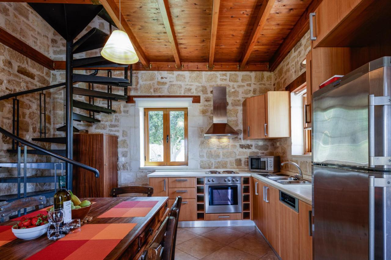 Vila - Private Pools & Seaview - 500m From Stavromenos (Rethymno)