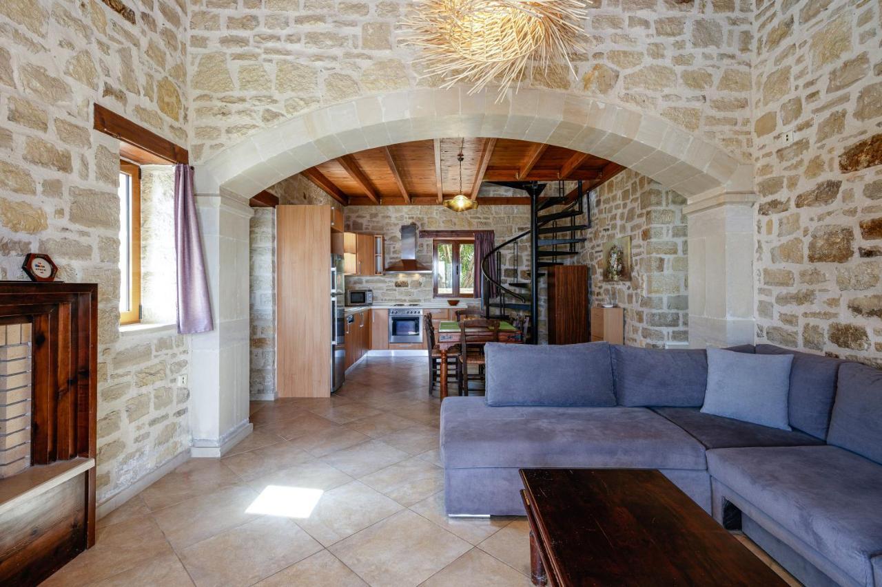 - Private Pools & Seaview - 500m From Vila Stavromenos (Rethymno)